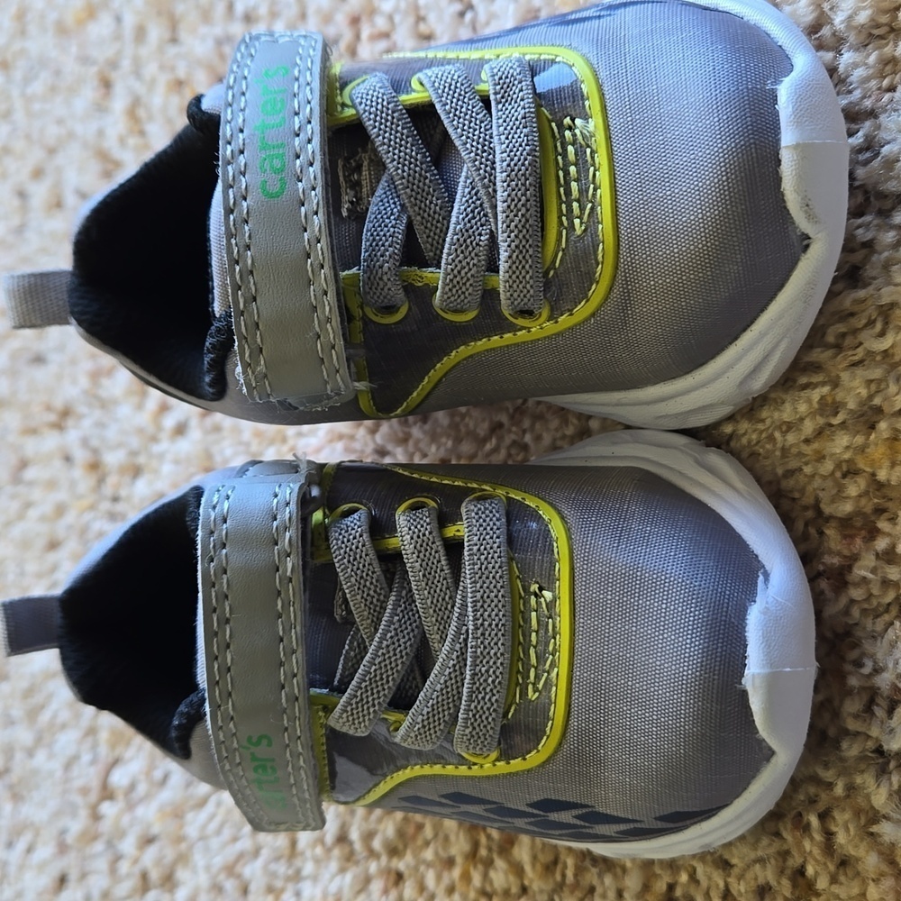Carter's baby runners,  4, nwot, light up